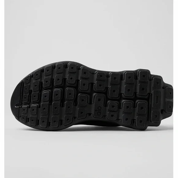 ALO Yoga Runners Black/Black Unisex 8W-6.5M NEW WITH TAGS Alo Runner Unisex Shoes in Black - E-SEVEN STORE main image 4